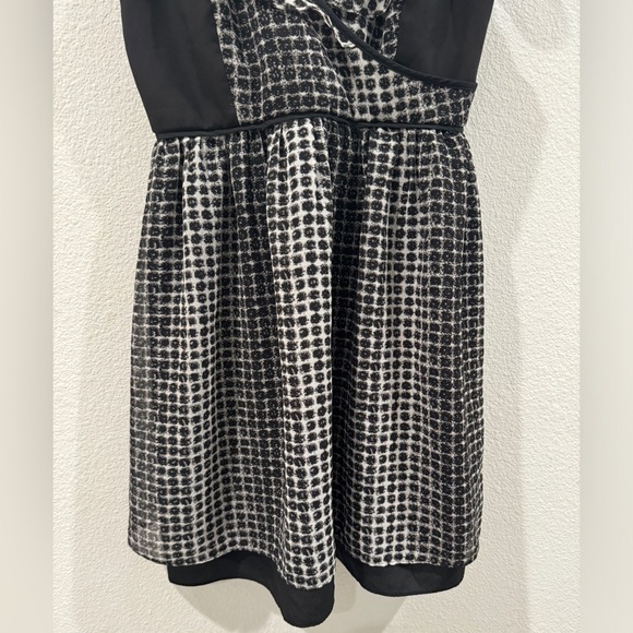 BCBGGeneration Y2K Babydoll Abstract Polka Dot Black Grey Mini Dress Size 0 - Picture 7 of 16